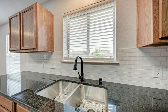 125 Holland ST, Hutto, TX 78634