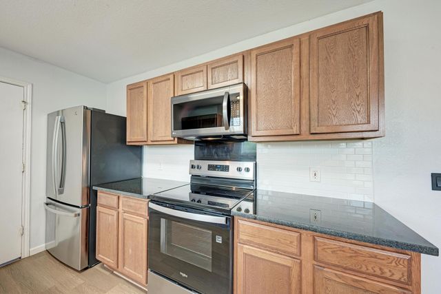 125 Holland ST, Hutto, TX 78634