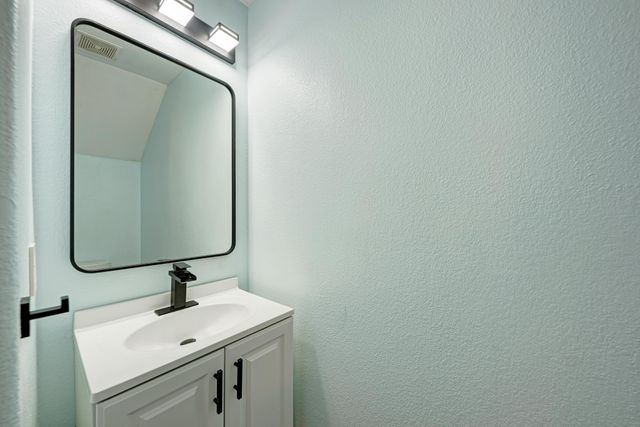 125 Holland ST, Hutto, TX 78634