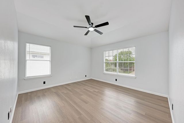 125 Holland ST, Hutto, TX 78634