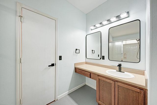 125 Holland ST, Hutto, TX 78634