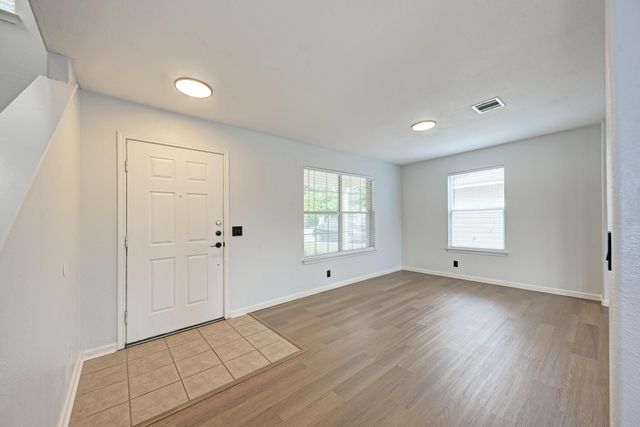 125 Holland ST, Hutto, TX 78634