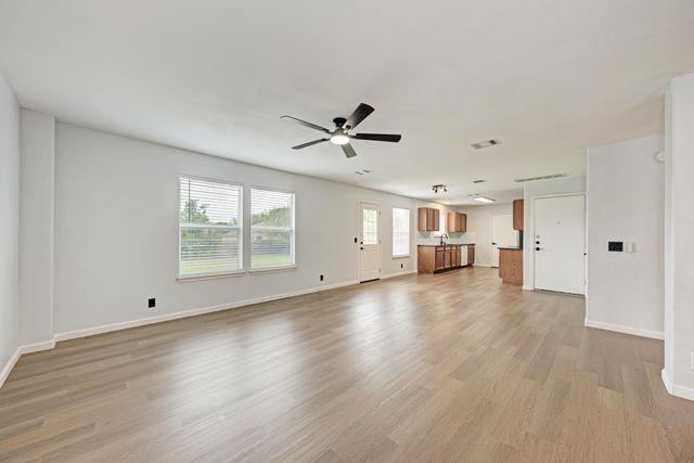 125 Holland ST, Hutto, TX 78634