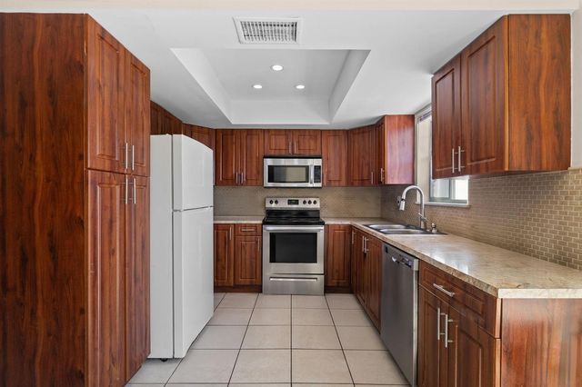 400 NE 2nd Street, Boynton Beach, FL 33435