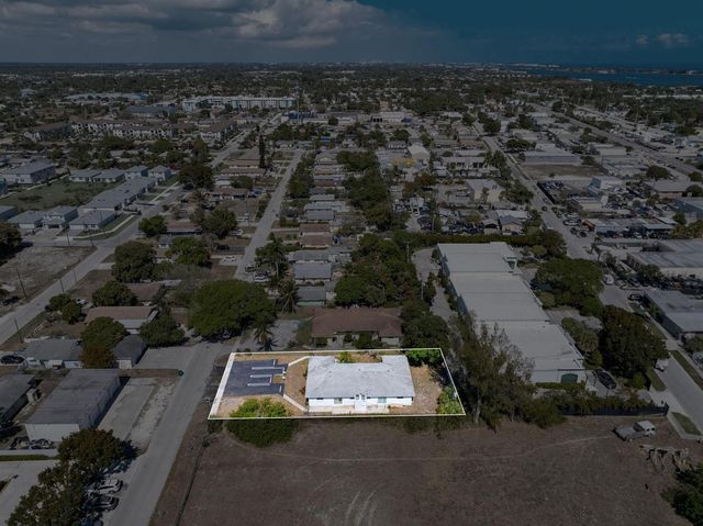 400 NE 2nd Street, Boynton Beach, FL 33435
