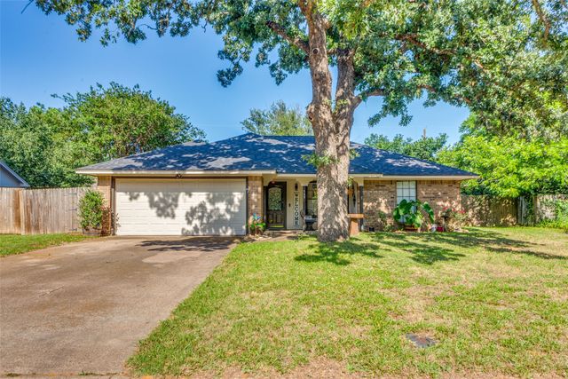 609 Henderson Street, Joshua, TX 76058