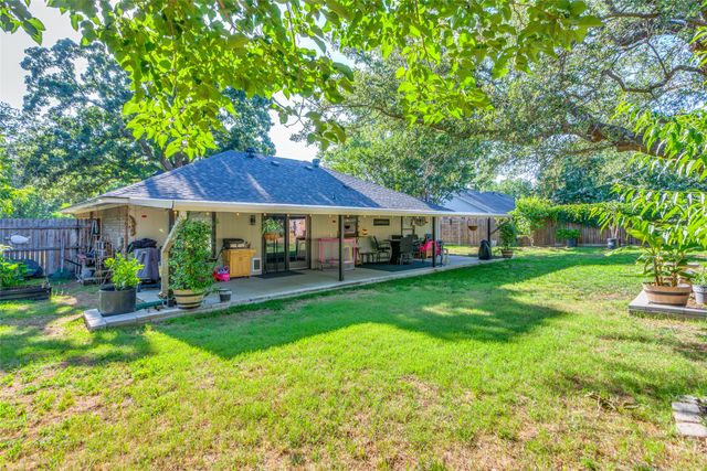 609 Henderson Street, Joshua, TX 76058