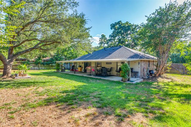 609 Henderson Street, Joshua, TX 76058