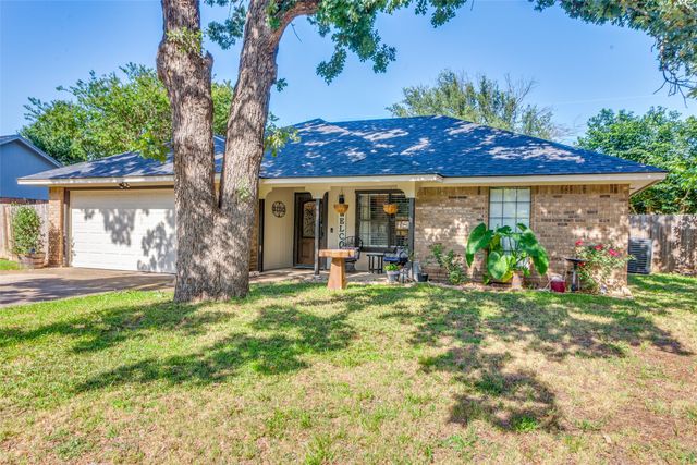 609 Henderson Street, Joshua, TX 76058