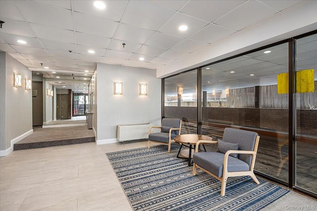 20 Gilchrest Road 3D, Great Neck, NY 11021