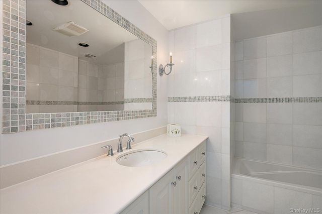 20 Gilchrest Road 3D, Great Neck, NY 11021