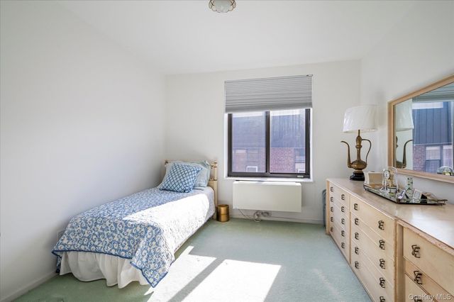 20 Gilchrest Road 3D, Great Neck, NY 11021