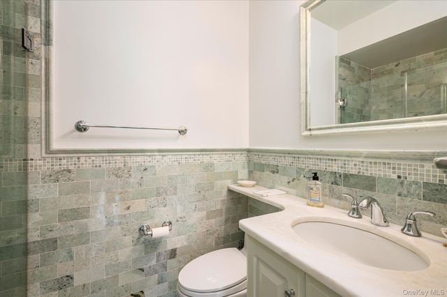 20 Gilchrest Road 3D, Great Neck, NY 11021