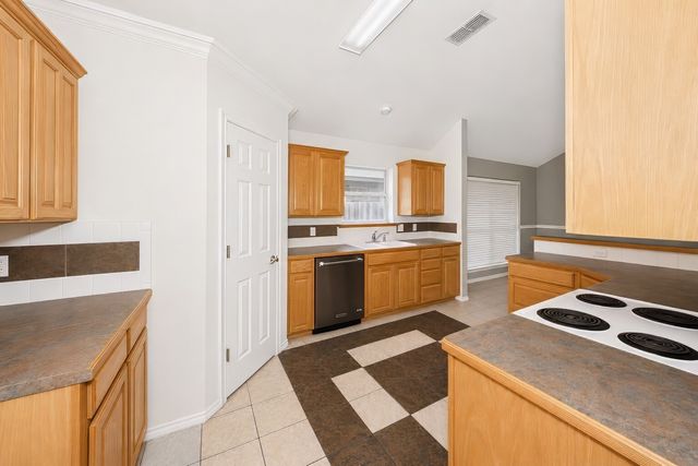 2230 Park Hurst Drive, Arlington, TX 76001