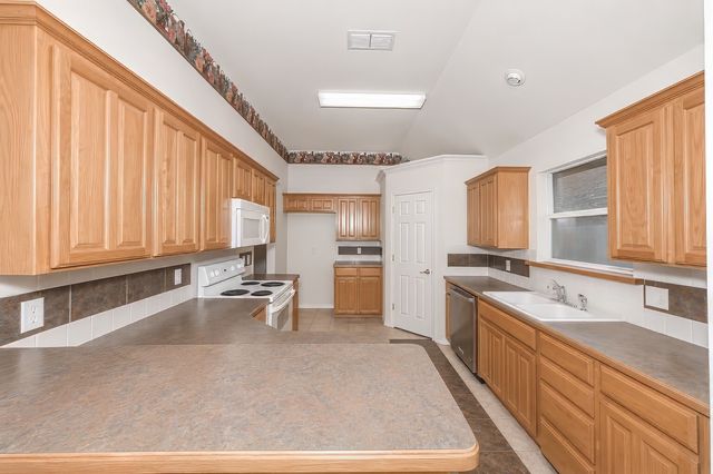 2230 Park Hurst Drive, Arlington, TX 76001