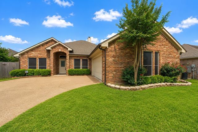 2230 Park Hurst Drive, Arlington, TX 76001