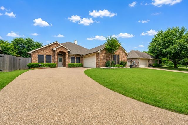 2230 Park Hurst Drive, Arlington, TX 76001