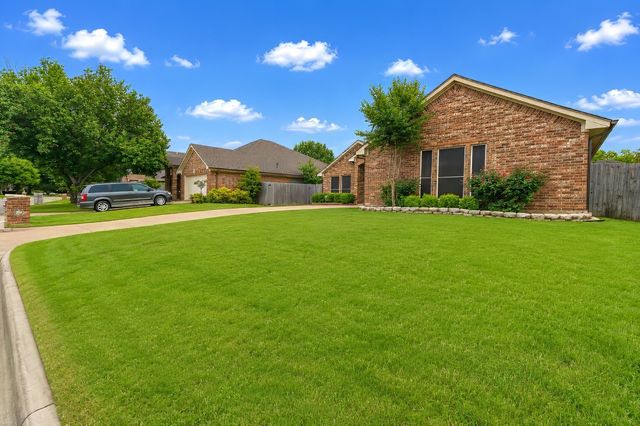 2230 Park Hurst Drive, Arlington, TX 76001