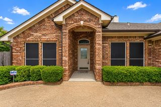 2230 Park Hurst Drive, Arlington, TX 76001
