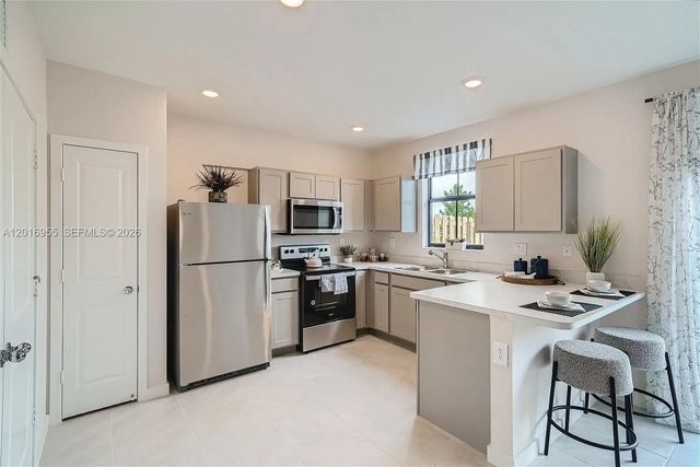 450 NE 12th St, Florida City, FL 33034