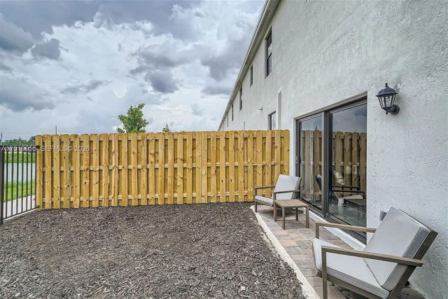450 NE 12th St, Florida City, FL 33034