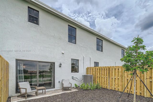 450 NE 12th St, Florida City, FL 33034
