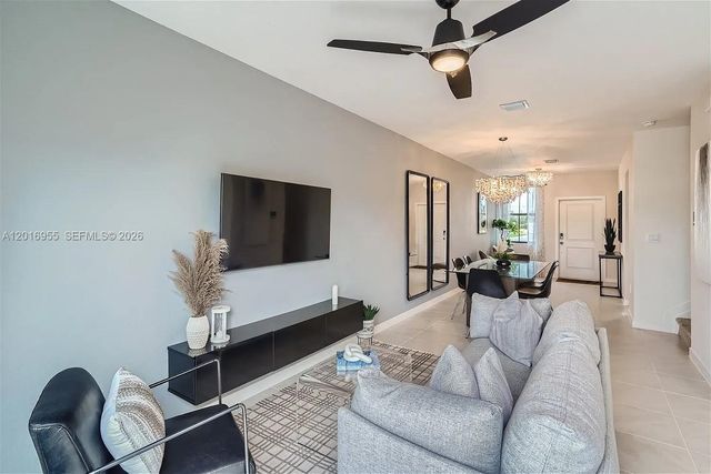 450 NE 12th St, Florida City, FL 33034