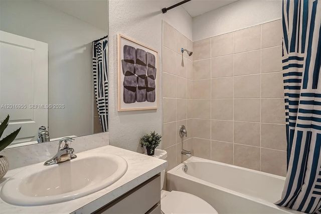 450 NE 12th St, Florida City, FL 33034