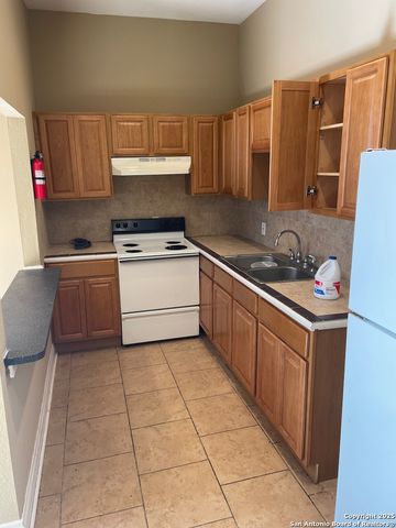 125 GLENWOOD CT, San Antonio, TX 78210