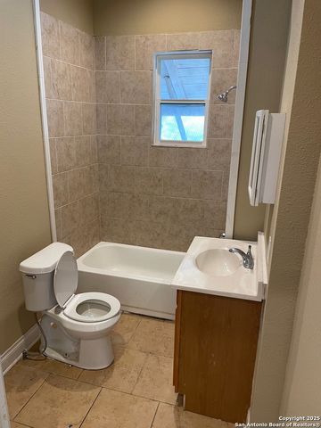 125 GLENWOOD CT, San Antonio, TX 78210