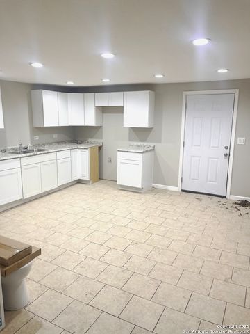 125 GLENWOOD CT, San Antonio, TX 78210