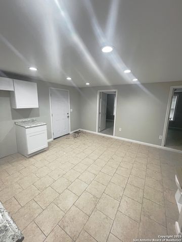 125 GLENWOOD CT, San Antonio, TX 78210