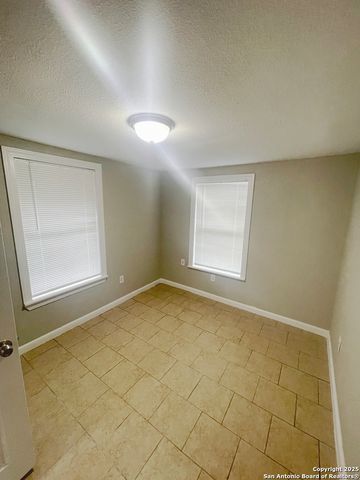 125 GLENWOOD CT, San Antonio, TX 78210