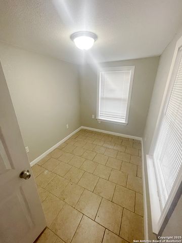 125 GLENWOOD CT, San Antonio, TX 78210