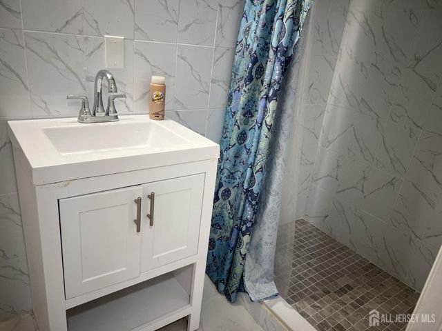 30 Cypress Street, Carteret, NJ 07008