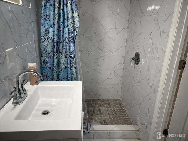 30 Cypress Street, Carteret, NJ 07008