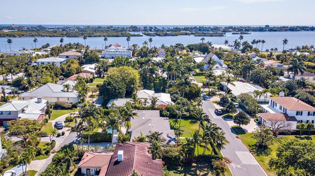 225 Russlyn Drive, West Palm Beach, FL 33405