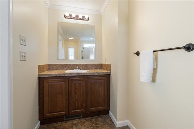 30 Eglin Boulevard, Londonderry, NH 03053