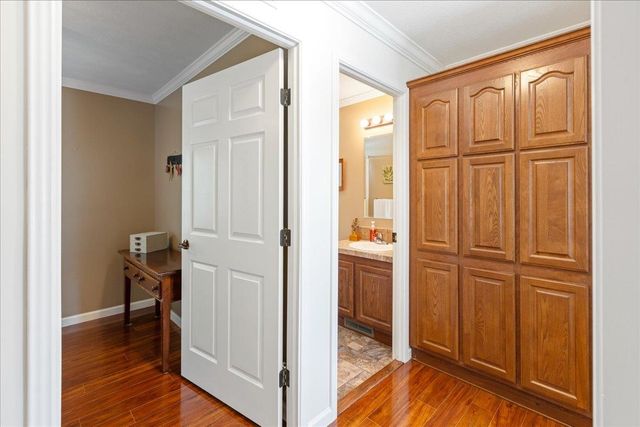 30 Eglin Boulevard, Londonderry, NH 03053