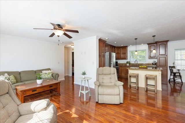 30 Eglin Boulevard, Londonderry, NH 03053