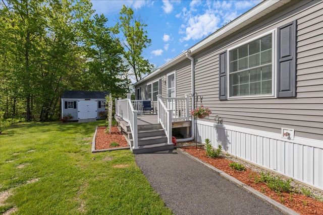30 Eglin Boulevard, Londonderry, NH 03053