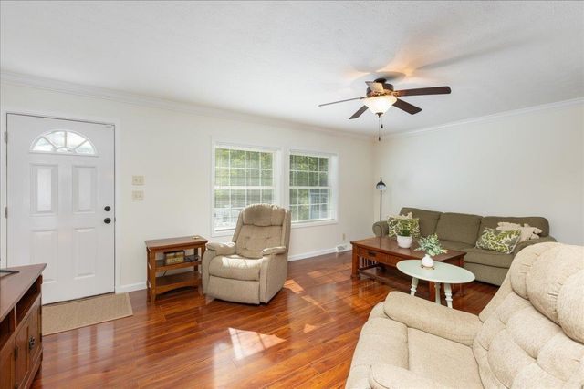 30 Eglin Boulevard, Londonderry, NH 03053