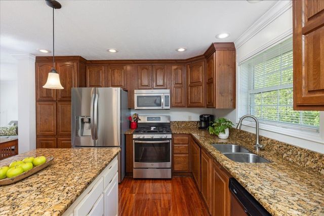 30 Eglin Boulevard, Londonderry, NH 03053