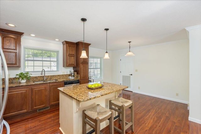 30 Eglin Boulevard, Londonderry, NH 03053
