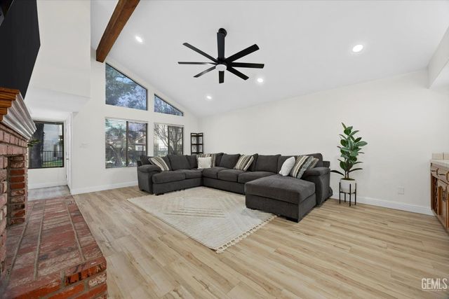 2600 Barrington Street 16, Bakersfield, CA 93309