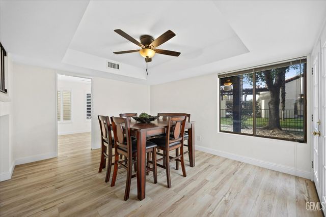 2600 Barrington Street 16, Bakersfield, CA 93309