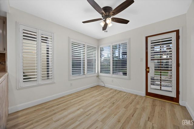 2600 Barrington Street 16, Bakersfield, CA 93309