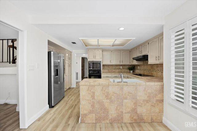 2600 Barrington Street 16, Bakersfield, CA 93309