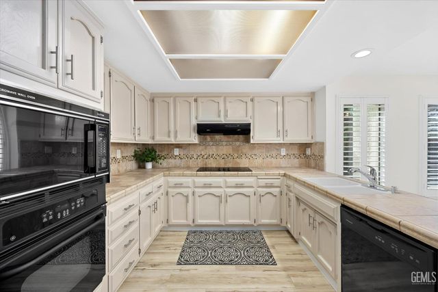 2600 Barrington Street 16, Bakersfield, CA 93309