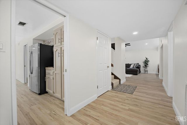 2600 Barrington Street 16, Bakersfield, CA 93309